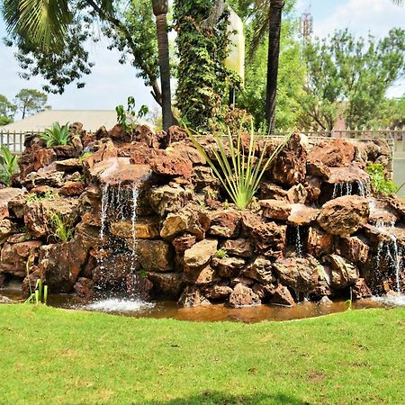 Cresta Oasis Hotel Harare Ngoại thất bức ảnh