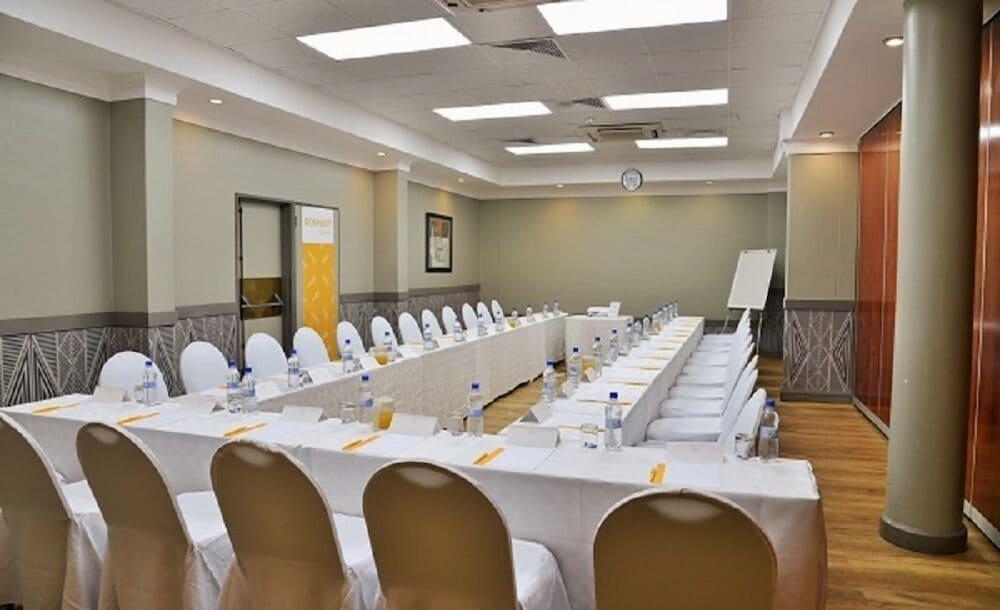 Cresta Oasis Hotel Harare Ngoại thất bức ảnh