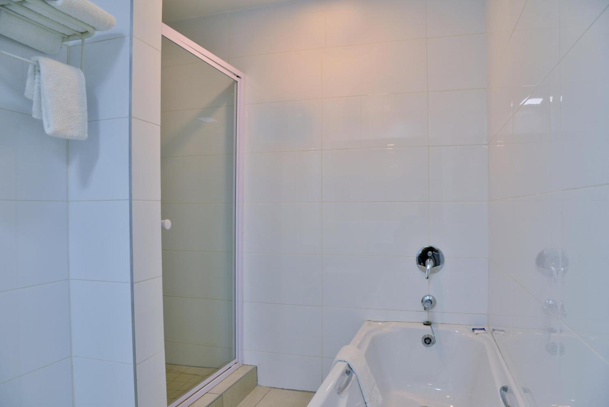 Cresta Oasis Hotel Harare Ngoại thất bức ảnh