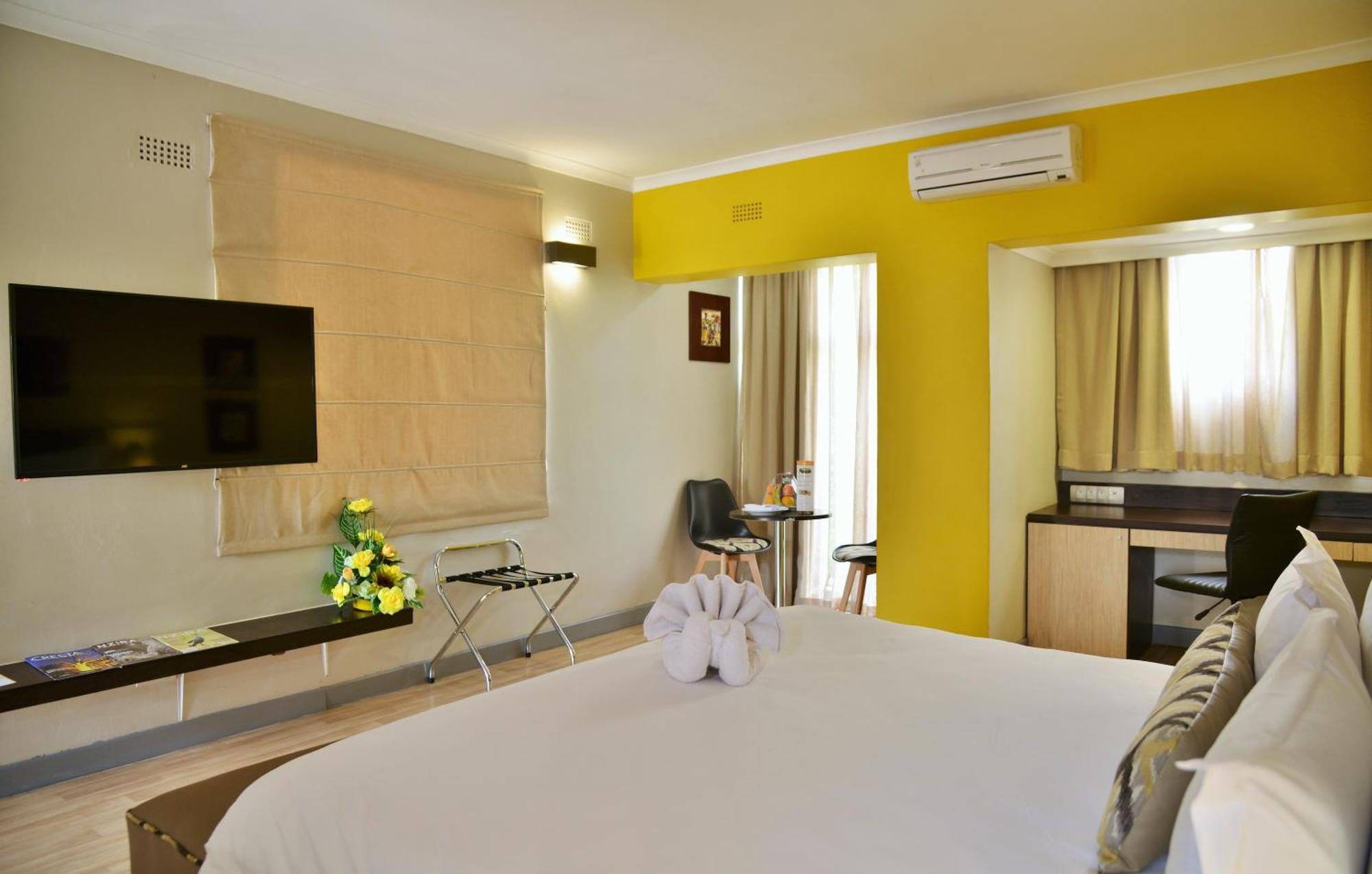 Cresta Oasis Hotel Harare Ngoại thất bức ảnh