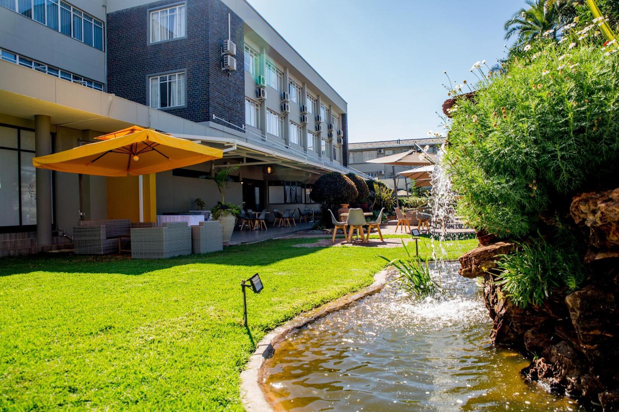 Cresta Oasis Hotel Harare Ngoại thất bức ảnh