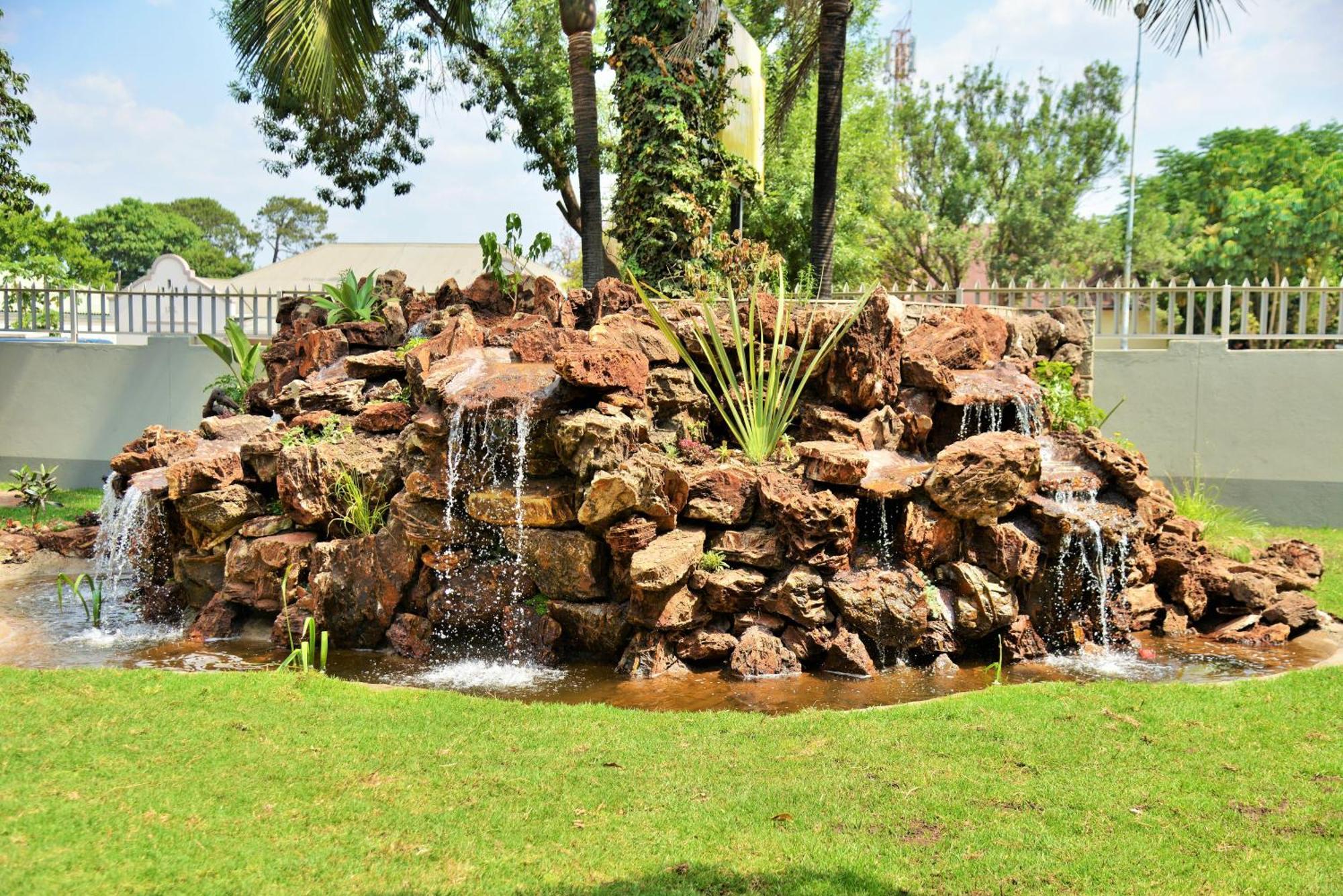 Cresta Oasis Hotel Harare Ngoại thất bức ảnh