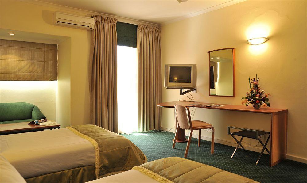Cresta Oasis Hotel Harare Ngoại thất bức ảnh