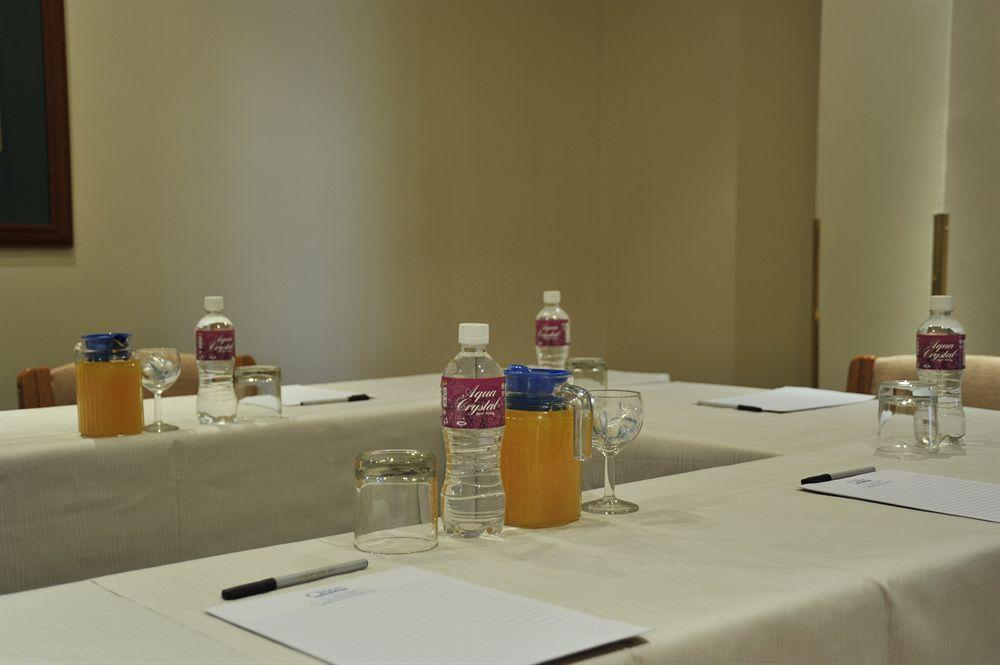 Cresta Oasis Hotel Harare Ngoại thất bức ảnh