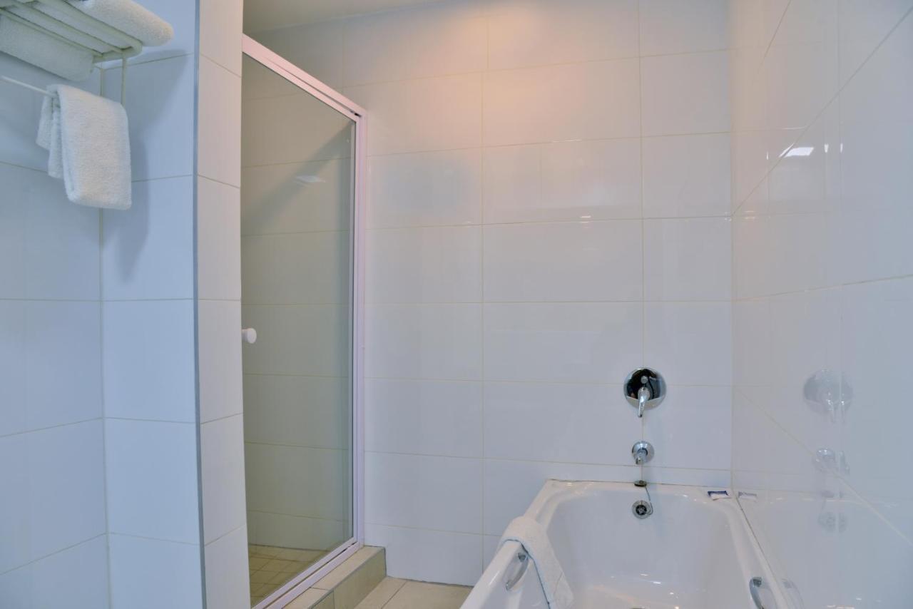 Cresta Oasis Hotel Harare Ngoại thất bức ảnh